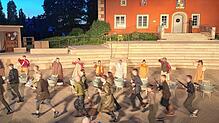 Eine Szene aus dem Stettener Sommertheater, das am morgigen Freitag, 14. Juli, im Schlosshof beginnt: Die Waschfrauen grüßen ...