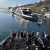 Die Flüssiggasfähre „Richmond“ bleibt am Sonntag, 9. März, auf dem Bodensee liegen und muss mit einem Arbeitsschiff der Stadtwerke ...