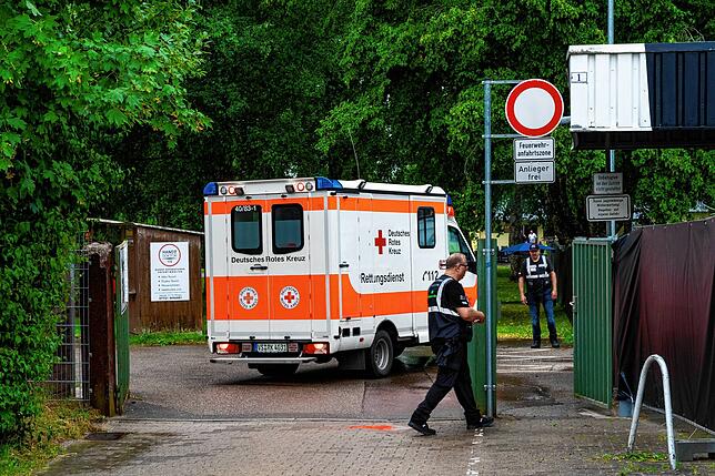Nur der Krankenwagen darf hier noch durch.
