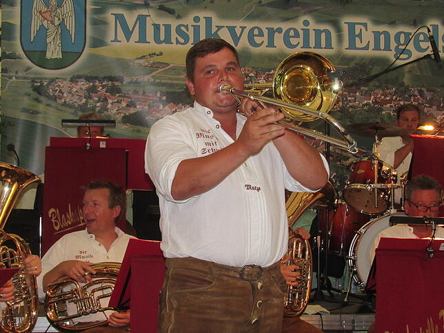 Bild 8: Bilder: Heißes Sommerfest in Engelswies mit Blaskapelle Peng