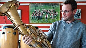 Für seine Tätigkeit braucht Instrumentenwart Niklas Brantner auch technischen Verstand. Bild: Cornelia Liebwein