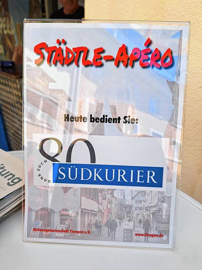 Bild 3: Gute Gespräche und Erfrischendes: SÜDKURIER bewirtet beim Städtle-Apéro in Tiengen