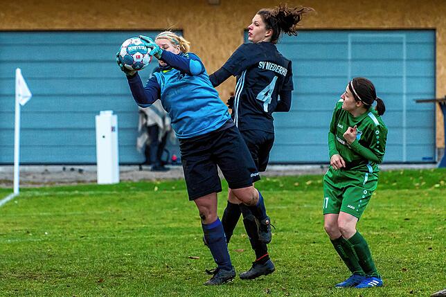 Bild 13: Fußballerinnen des SV Niederhof besiegen die SG Marbach II &ndash; und wir haben Bilder!