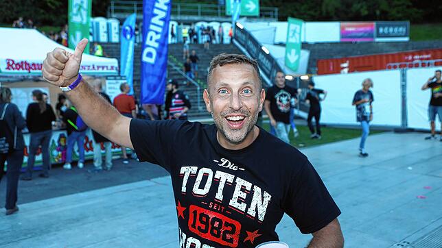 Bild 26: Die Toten Hosen geben sich in Konstanz die Ehre. Fotos aus dem ausverkauften Stadion