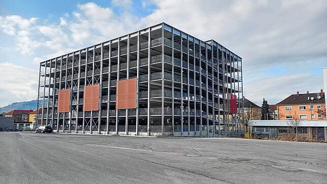 Das Parkhaus Am Gleis wurde im Sommer 2022 eröffnet.