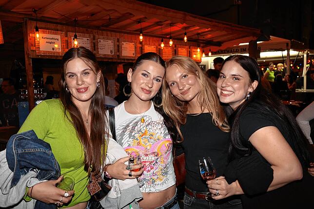 Bild 28: Sonne, Wein und gute Laune - hier gibt es die schönsten Fotos vom Weinfest 2025