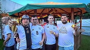 Bild : Zwischen Musik und EM – Der Freitag beim Dorffest Lienheim