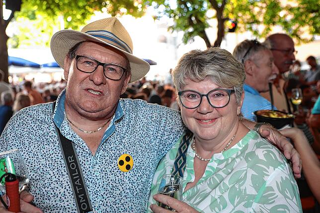 Bild 14: Bilder vom Weinfest Konstanz 2024: Feiern auf dem Stephansplatz