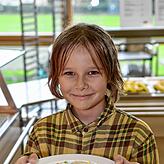 „Das Essen ist lecker, es gibt jeden Tag was, das mir schmeckt“, sagt der neunjährige Alyoscha vom Suso-Gymnasium.