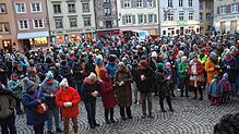 Rund 400 Menschen setzten am 7. Februar auf dem Münsterplatz ein beeindruckendes Zeichen für die Bewahrung der Würde des Menschen.