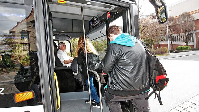 Weitere Verbesserungen im Buslinienverkehr will der Gemeinderat aus finanziellen Gründen jetzt stoppen. Bild: Jens Fröhlich