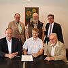 Der Hüfinger Blumenteppich ist Thema einer Abschlussarbeit. Bürgermeister Michael Kollmeier, Klaus Schweizer, Joachim Seidel (sitzend, ...