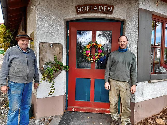 Max Bogenschütz (links) und sein Sohn Benedikt, der als Juniorchef für den Demeterhof mitverantwortlich ist, befürchten negative Folgen ...
