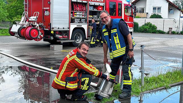 Die Einsatzkräfte der Feuerwehr Stockach waren am Dienstagnachmittag vor dem Drogeriemarkt DM in der Aachenstraße im Einsatz, wo der ...