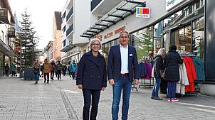 Die neue Wirtschaftsförderin Margot Fritz mit Schopfheims Bürgermeister Dirk Harscher. Die 54-Jährige stammt aus Hausen im Wiesental. ...