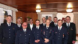 Jubilare und Beförderte bei der Uracher Feuerwehr (von links): Konrad Kienzler, Josef Weißer, Martin Schneider, Bürgermeister Heiko ...