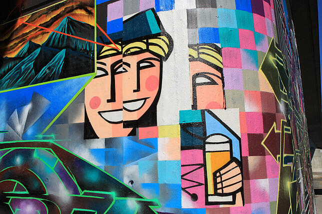 Bild 4: Sie verwandeln trostlose Brückenpfeiler in Kunstwerke: Zwei Graffiti-Sprüher erklären die Regeln ihrer Szene und warum ihre Kunst nicht von Dauer ist