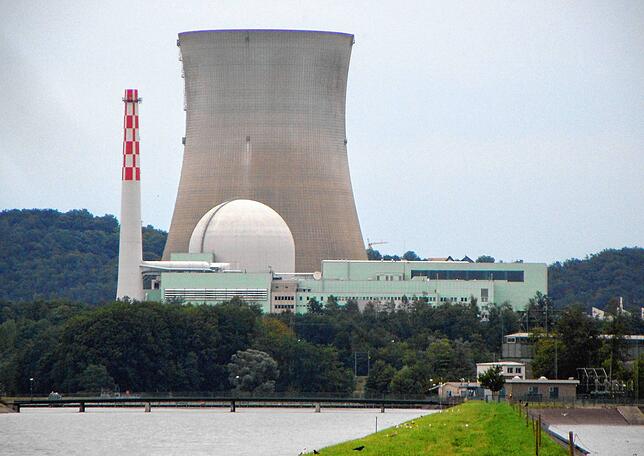 Das Schweizer Atomkraftwerk Leibstadt gegenüber Waldshut – während einer Revision ohne Dampf. (Archivbild)
