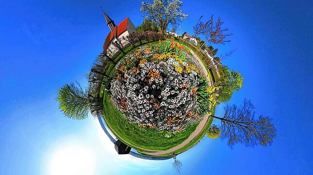 &bdquo;Crazy little planet&ldquo;, verrückter kleiner Planet &ndash; die Ausstellung heißt wie der Internet-Link crazylittleplanet.de ...