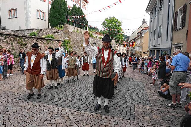 Das wird es auch dieses Jahr nicht geben: Der große Festumzug zum Schwyzertag durch die Hauptstraße mit vielen Trachtenträgern fällt ...