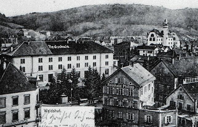 Fotoausstellung: Blick auf das Kornhaus um 1900, als es noch eine Schule war.