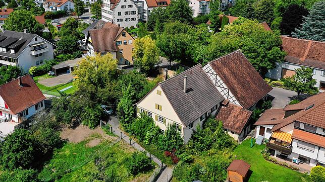 Der Heggbacher Hof (Bildmitte) in der Spitalstraße ist fast 700 Jahre alt. Das denkmalgeschützte Gebäude soll abgerissen werden, so die ...