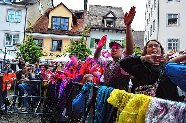Bild 6: Die Fäaschtbänkler machen den Schlossplatz zum Partyplaneten – Teil 2