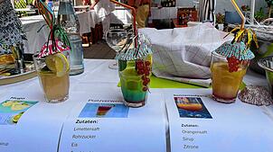 Kreative Cocktailbar beim Sommerfest: die schönen Seiten des Sommers im Christoph-Blumhardt-Haus in Königsfeld. Bilder: Ina ...