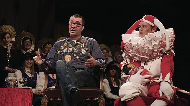 Der Grünen-Politiker Cem Özdemir muss sich am Schmotzige Dunschtig, 20. Februar, vor dem Stockacher Narrengericht verantworten. Für die ...