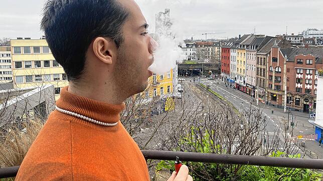 Dampfwolke statt Rauchwolke: Elektrische Zigaretten, sogenannte Vapes, sind bei vielen jungen Menschen beliebt. Das Gesundheitsrisiko ...