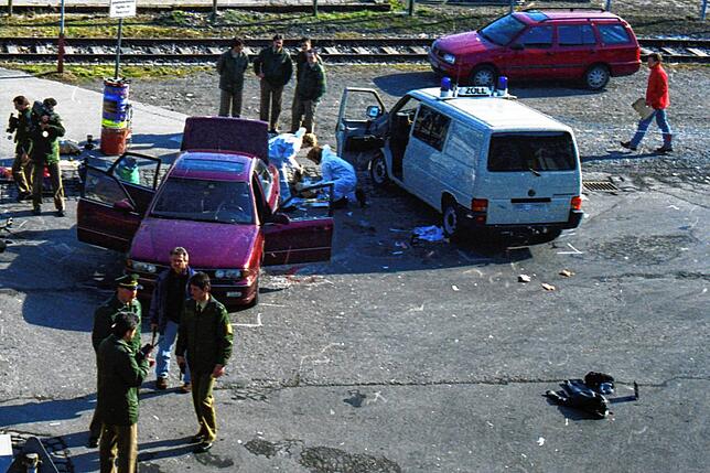 In diesem roten Mitsubishi schoss sich der Täter in den Kopf.