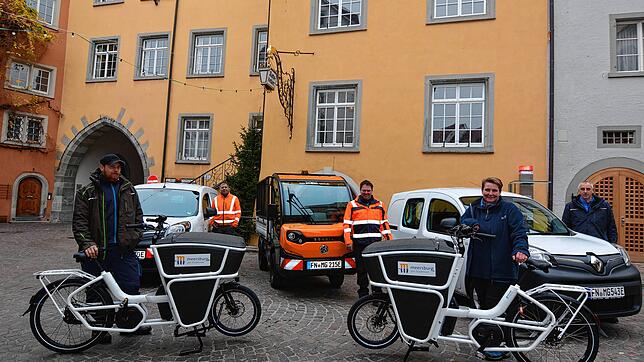Die Stadt Meersburg will in puncto E-Mobilität Vorreiterin sein und besitzt nun bereits fünf Elektro-Fahrzeuge, präsentiert von (von ...
