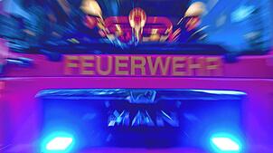 Bei einem Großbrand in Schopfheim-Langenau war die Feuerwehr am Sonntag gefordert. (Symbolbild)