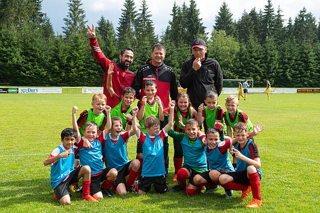 Großer Jubel: Vier F-Jugend-Mannschaften kämpften um den Ball und zeigten, was sie können.