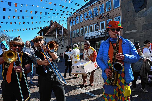 Bild 17: &bdquo;Markdorf total verruckt&ldquo;: Hier gibt es die Bilder der Straßenfasnet am Rosenmontag