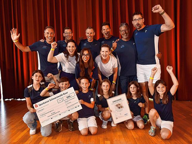 Der TC BW Donaueschingen will die englische Sportart Padel einführen. Dafür benötigen sie einen extra Trainingsplatz. Die 500 Euro ...
