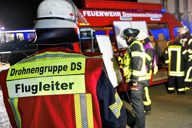 Bild 13: Feuerwehr, THW und DRK üben gemeinsam den Ernstfall. Hier gibt es die Bilder!