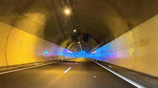 Im Hohentwieltunnel gilt seit Monaten Tempo 60 oder 80. Sehr zum Unmut vieler Autofahrer.