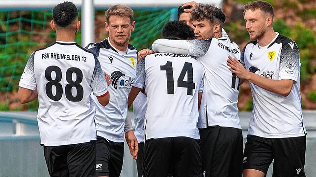 Glücklich: Der FSV Rheinfelden blieb durch den 4:0-Erfolg gegen den SV Au-Wittnau im sechsten Spiel in Folge ohne Niederlage. Zum 4:0 ...