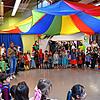 Eröffnung der Fasnacht im Kindergarten Unterlauringen durch die Narren des Narrenvereins Schwanenmühle. Rechts im Bild Narrenpräsident ...