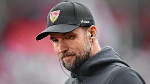 Sebastian Hoeneß ist seit April 2023 Trainer des VfB Stuttgart, mit dem er im Sommer 2024 Platz zwei in der Fußball-Bundesliga belegte. ...