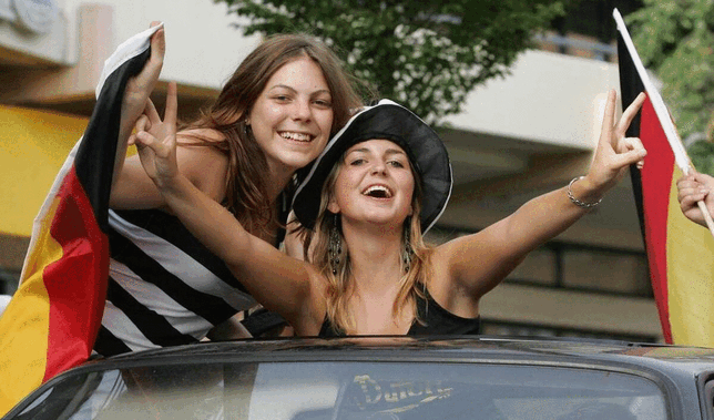 Grenzenlose Freude bei den deutschen Fans bei der WM 2006, als in der Donaueschinger Innenstadt gemeinsam gefeiert wurde.