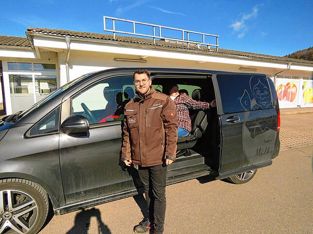 Daniel Böttcher von Milkau ist auch Chauffeur des Shuttles, mit dem Kunden von Geisingen nach Immendingen und wieder zurück gebracht werden.