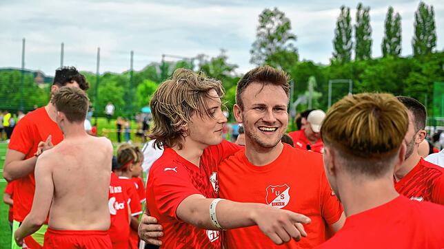 Bild 3: TuS Binzen steigt erstmals in die Landesliga auf – und wir haben Bilder!