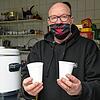 Würde gerne Glühwein zum Mitnehmen anbieten: Carsten Laufer vom Surfclub befürchtet, dass auch diese Einnahmequelle versiegen könnte. ...