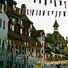 Nicht einmal das soll erlaubt sein in Zeiten von Corona: In Konstanz hängen kurz vor dem Schmotzigen Dunschtig 2021 vor der Kulisse des ...
