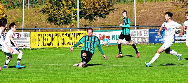 Bild 12: FC Zell übernimmt mit dem 2:1 beim FC Erzingen die Tabellenführung &ndash; und wir haben die Bilder!
