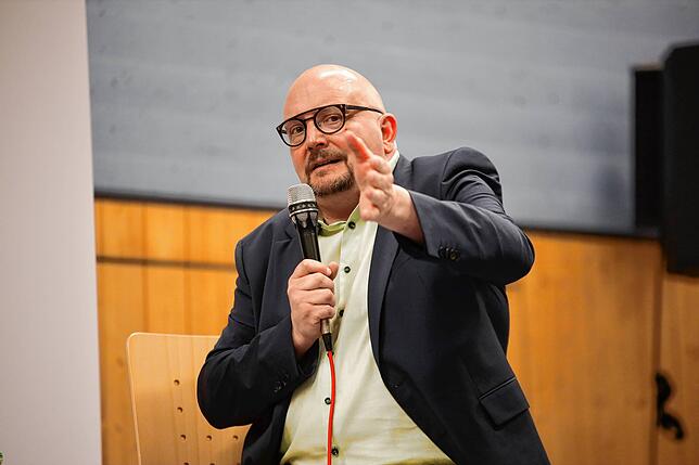 Hat eine Förderfibel immer dabei: Roland Weibezahl.