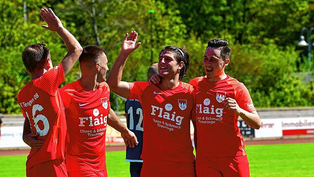 Rekord-Serie: Zehn Mal ging Spitzenreiter FC Tiengen 08 &ndash; hier Yannik Stauch, Daniel Guznenko, Urtan Aliaj und Bruno Golic (von ...