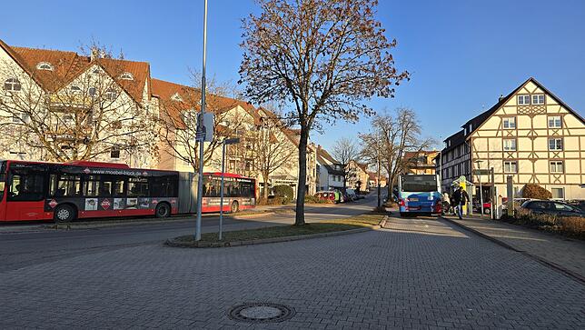 Der barrierefreie Umbau der Bushaltestellen am Marktplatz in Oberuhldingen wurde aus dem diesjährigen Umbauprogramm genommen. Um die ...
